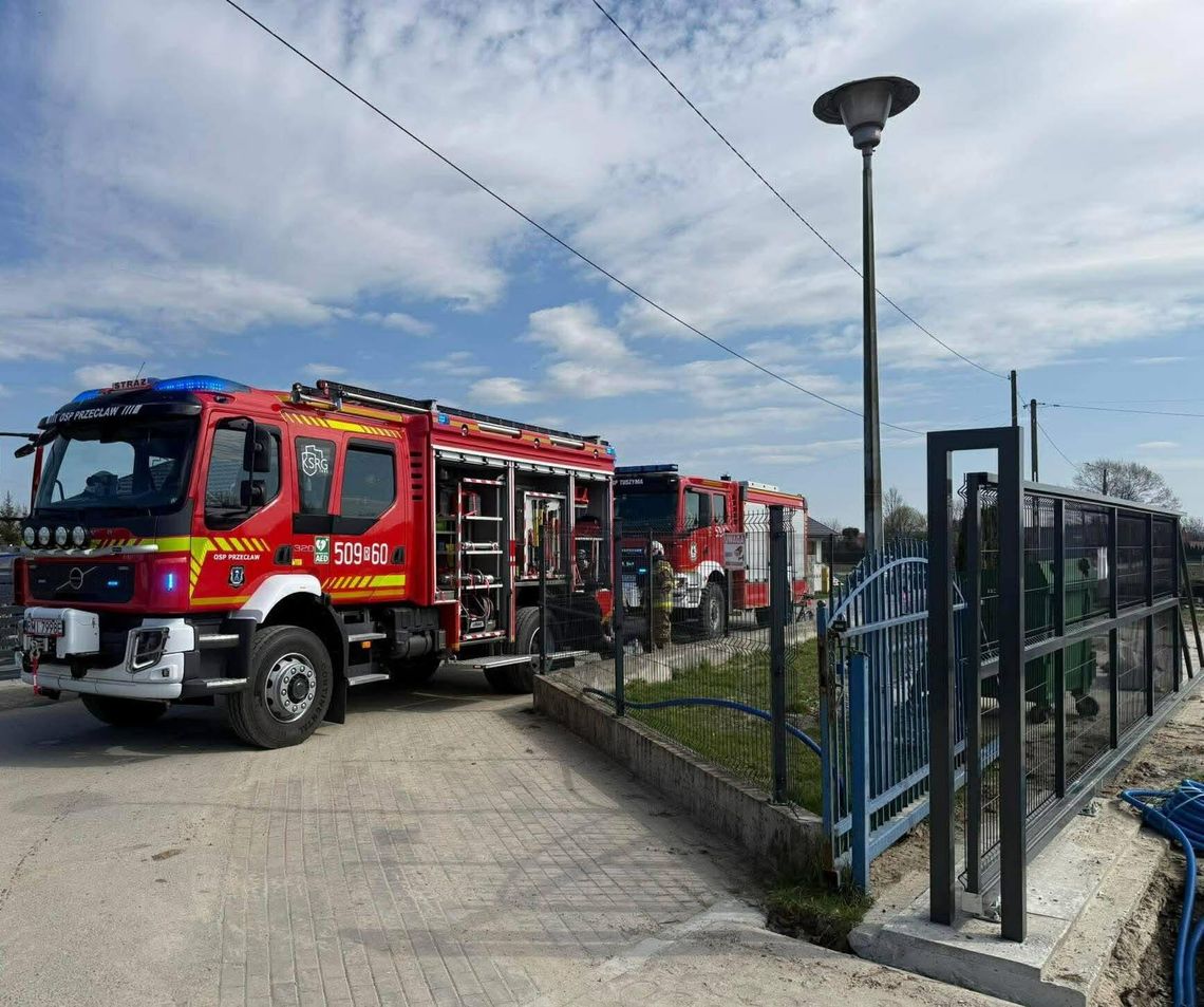 Zderzenie osobówki z samochodem dostawczym. Jedna osoba pod opieką medyków [ZDJĘCIA]