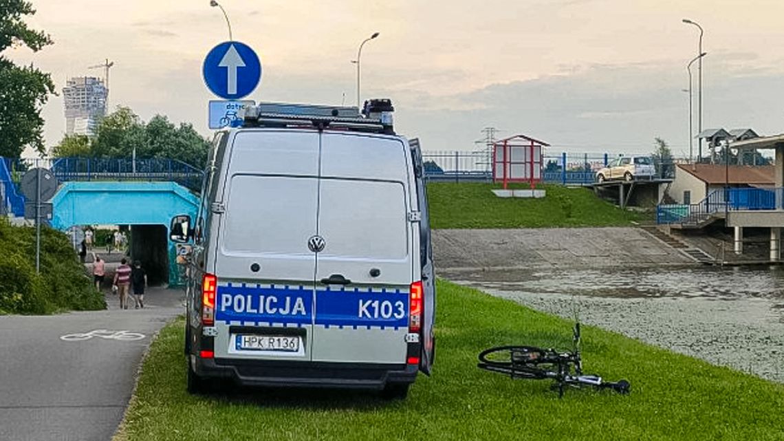 Zderzenie rowerzystów na Bulwarach. Jedna osoba ranna [ZDJĘCIA]