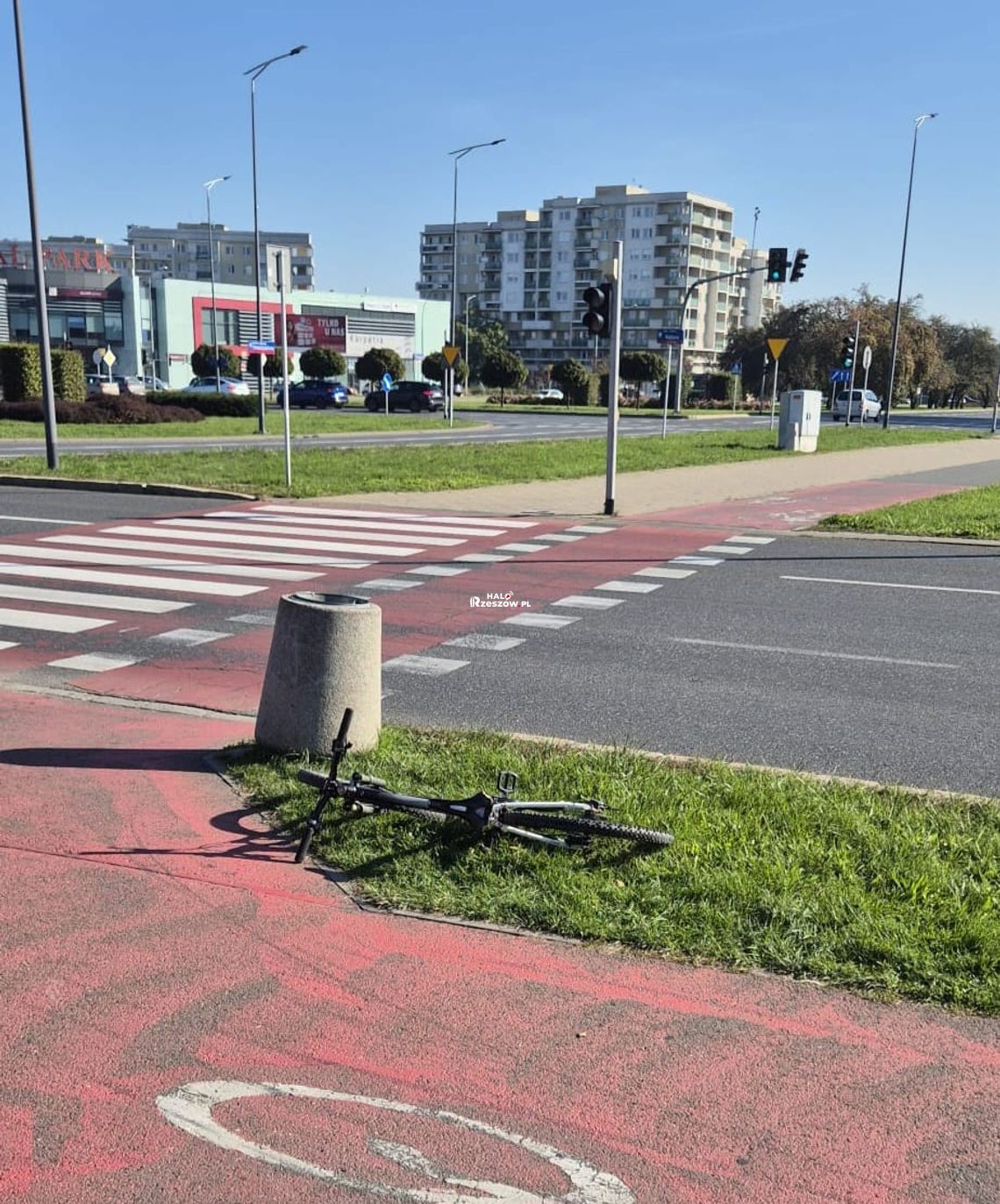 Zderzenie samochodu z rowerzystą na al. Kopisto. 12-letni chłopiec trafił do szpitala Zderzenie samochodu z rowerzystą na al. Kopisto. 12-letni chłopiec trafił do szpitala