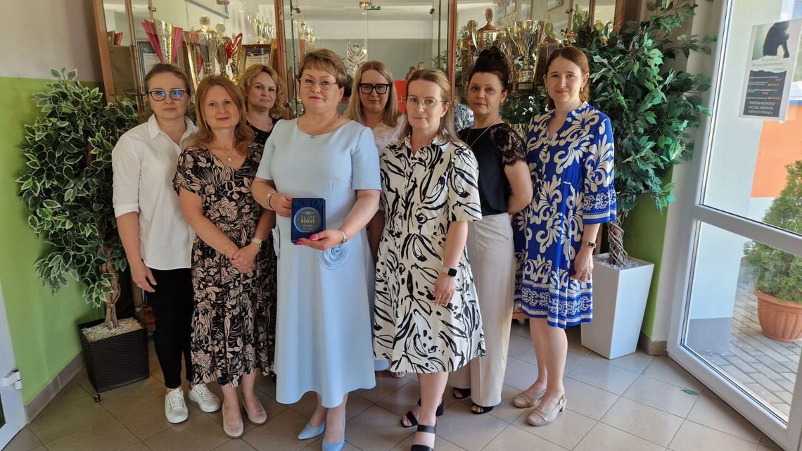 Zespół Szkół Zawodowych w Dynowie z tytułem „Złotej Szkoły NBP” Zespół Szkół Zawodowych w Dynowie z tytułem „Złotej Szkoły NBP”