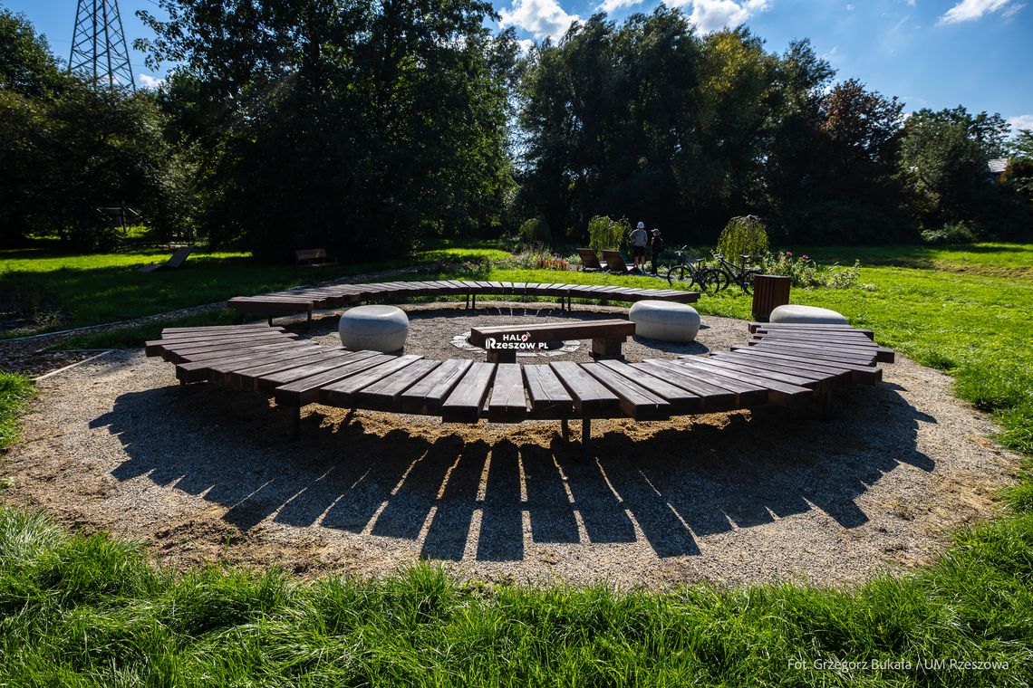Zielona transformacja na osiedlu Baranówka. Tysiąc nowych roślin, ścieżki i ogród deszczowy [ZDJĘCIA]