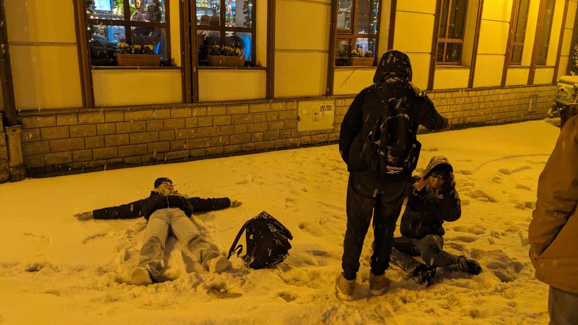 Zima w Rzeszowie nie odpuszcza. Zobaczcie miasto wieczorową porą [FOTO]