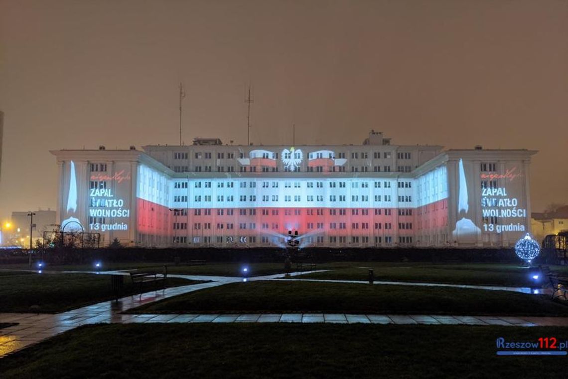 Zobacz iluminacje z okazji rocznicy stanu wojennego