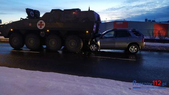 Wypadek z udziałem wojskowego Rosomaka