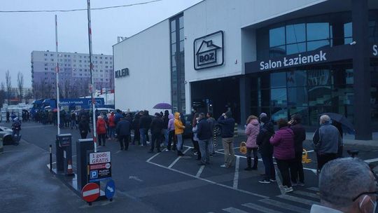 Rzeszów. Tłumy na szczepieniach w Wielka Sobotę