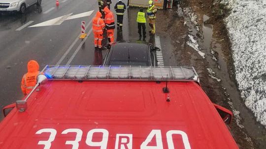 Wypadek na S-19. Przewróciła się ciężarówka