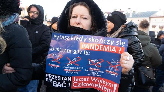 Rzeszów. Protest koronasceptyków przeciwko segregacji sanitarnej