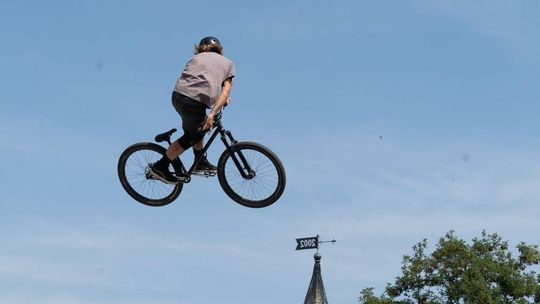 Rzeszów Bike Festival. Na rynku zaprezentowano spektakularne sztuczki