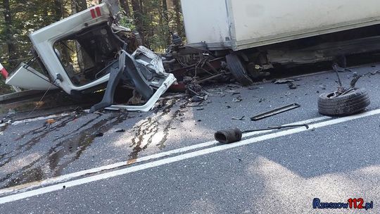 Śmiertelny wypadek w Widełce. Nie żyje kierowca BMW