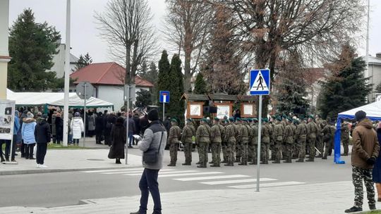 Lubaczów. Uroczystość odsłonięcia pomnika Gen. S. Dąbka