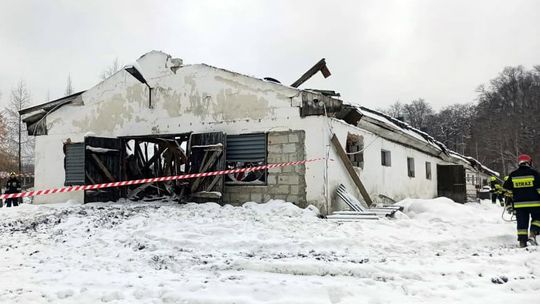 Budynki gospodarcze w Lipinkach pogrzebały 5 krów