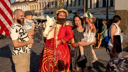 Korowód XIX Światowego Festiwalu Polonijnych Zespołów Folklorystycznych cz.2