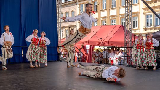 XIX Światowy Festiwal Polonijnych Zespołów Folklorystycznych - występy na rzeszowskim Rynku