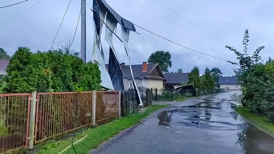 Trąba powietrzna zerwała dachy w Wierzawicach k. Leżajska