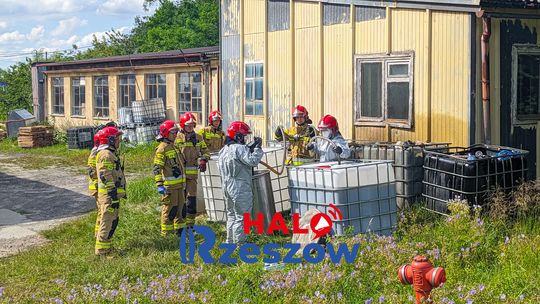 Nielegalne składowisko odpadów niebezpiecznych w Przewrotnem [ZDJĘCIA]