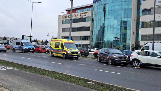 Kolizja na Rejtana w Rzeszowie. Zderzenie samochodów: Kia i Nissana [ZDJĘCIA]