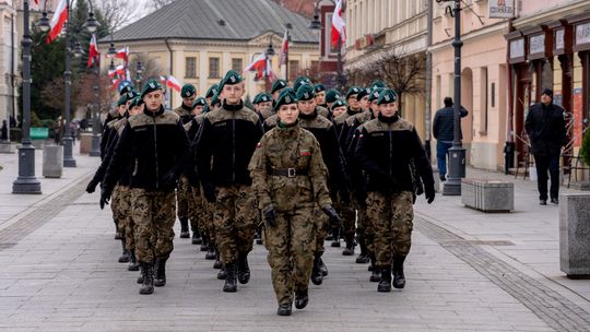 Strzelcy złożyli przysięgę pod pomnikiem Patrona