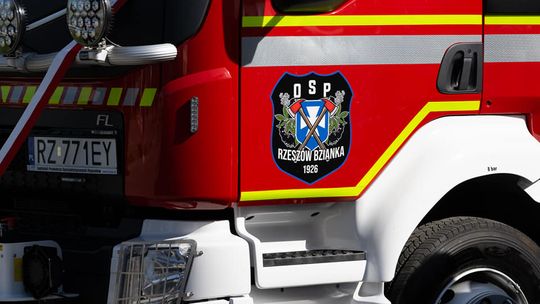 Poświęcenie wozu strażackiego dla OSP Rzeszów-Bzianka [FOTO]