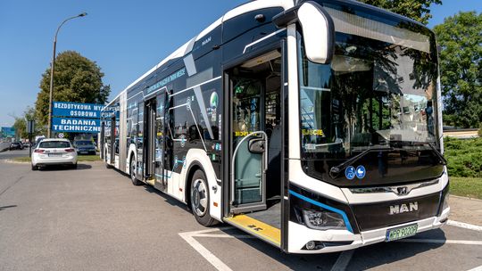 Związek Gmin PKS sfinalizował zakup 8 nowych autobusów elektrycznych [FOTO]