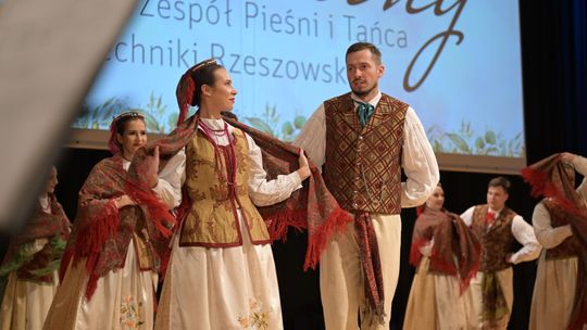 Koncert Jubileuszowy z okazji 55-lecia działalności Studencki Zespół Pieśni i Tańca Politechniki Rzeszowskiej "POŁONINY"! [FOTORELACJA]