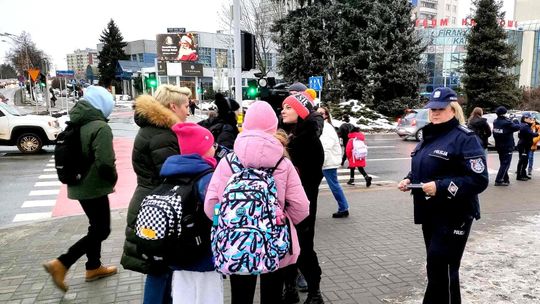 #widoczniwmroku: Policja i młodzież edukują mieszkańców Rzeszowa