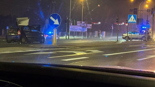 Groźny wypadek na ul. Lwowskiej w Rzeszowie: Jedna osoba w szpitalu [FOTO]