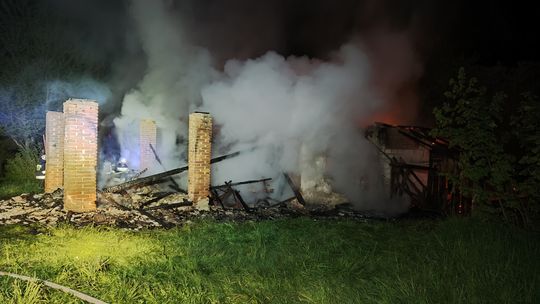 Pożar pustostanu w Lecce 2025 [FOTO]