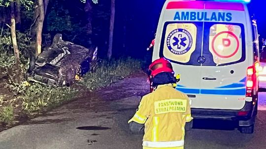 Nocne dachowanie w Sędziszowie Małopolskim - trzy osoby ranne