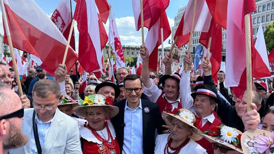 Marsz Karola Nawrockiego w Warszawie [FOTO]