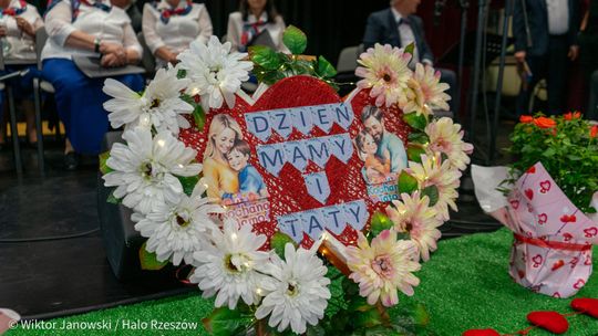 Dzień Mamy i Taty w Rzeszowskim Domu Kultury Filia Przybyszówka [FOTO]