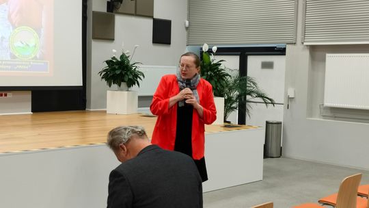Historia zaklęta w kamieniu. Wykład i sprzątanie cmentarza żydowskiego w Jaśle [FOTORELACJA]
