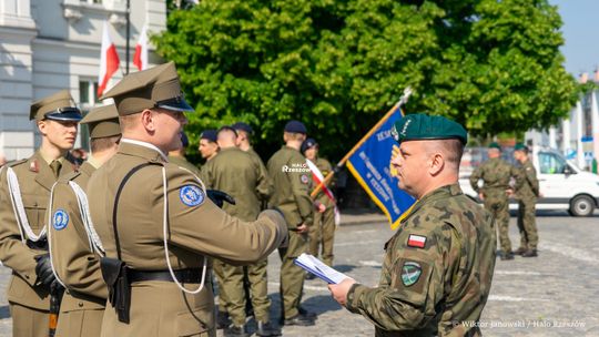 Przyrzeczenie Uczniów Klas Pierwszych z XIV LO I X LO na placu Farnym [Galeria Zdjęć]