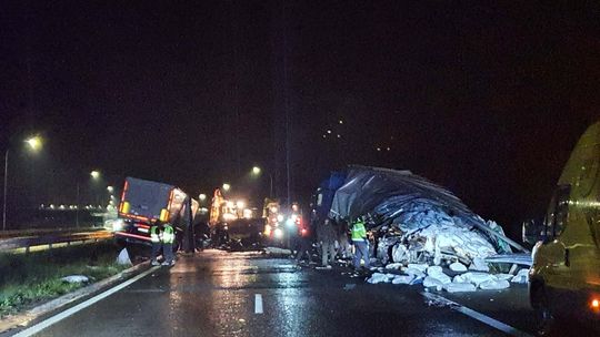 S19 zablokowana po zderzeniu ciężarówek [FOTO]