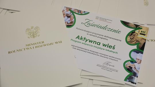 Aktywna Wieś. Minister rolnictwa i poseł Dziedzic rozdali promesy w Trzcianie