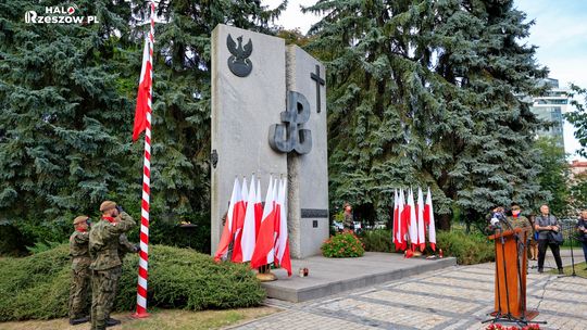 Obchody 82. rocznicy wybuchu powstania warszawskiego w Rzeszowie [FOTORELACJA]