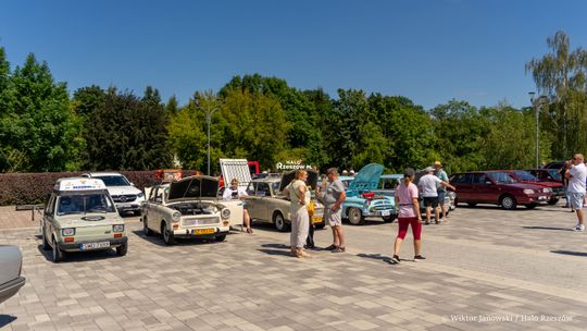 Zlot Zabytkowych Samochodów w Boguchwale [FOTO]
