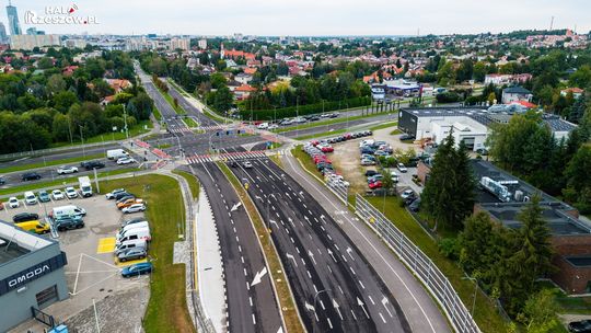 Galeria zdjęć: Poseł Adam Dziedzic i prezydent Konrad Fijołek na ul. Elgasa