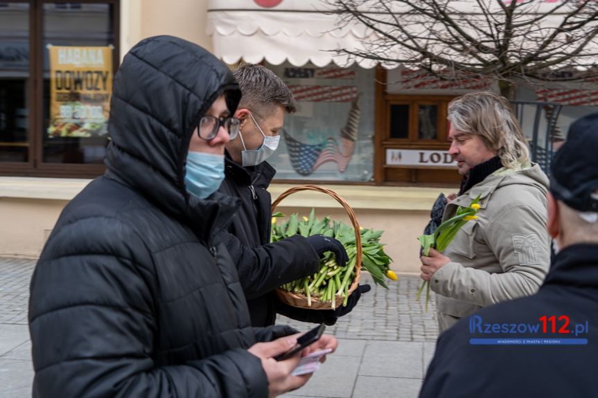 Dzień kobiet. Kampania.. społeczna Marcina Warchoła