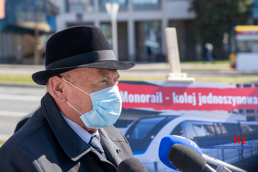 Tadeusz Ferenc na konferencji prasowej nt. monirail w Rzeszowie