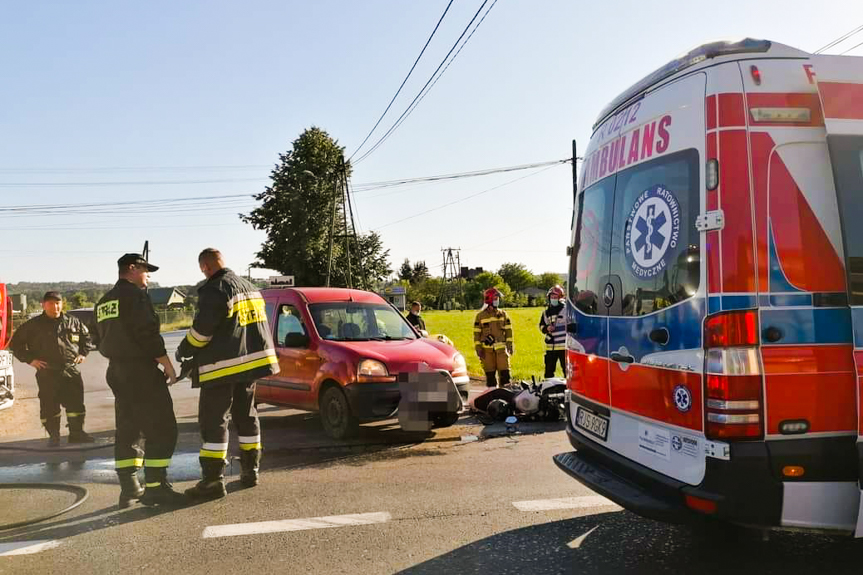 Krajowice k. Jasła. Zderzenie osobówki z motocyklistą