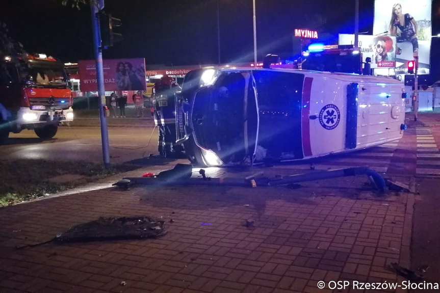 Rzeszów. Ford wjechał w karetkę wioząca 4-letnie dziecko!