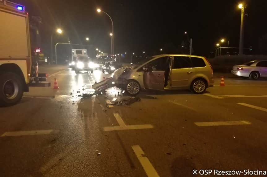 Rzeszów. Ford wjechał w karetkę wioząca 4-letnie dziecko!