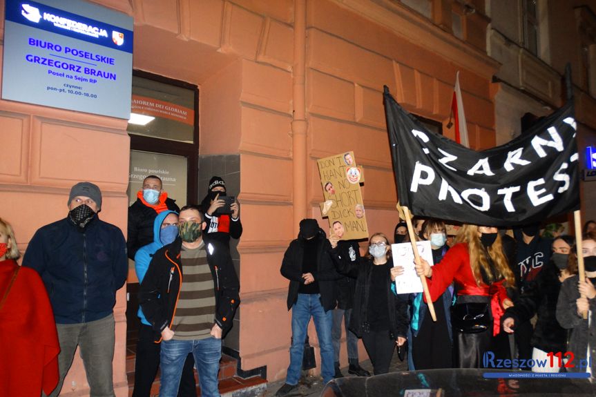 Rzeszów. Kolejny dzień walczą o prawa kobiet [Video i FOTO]